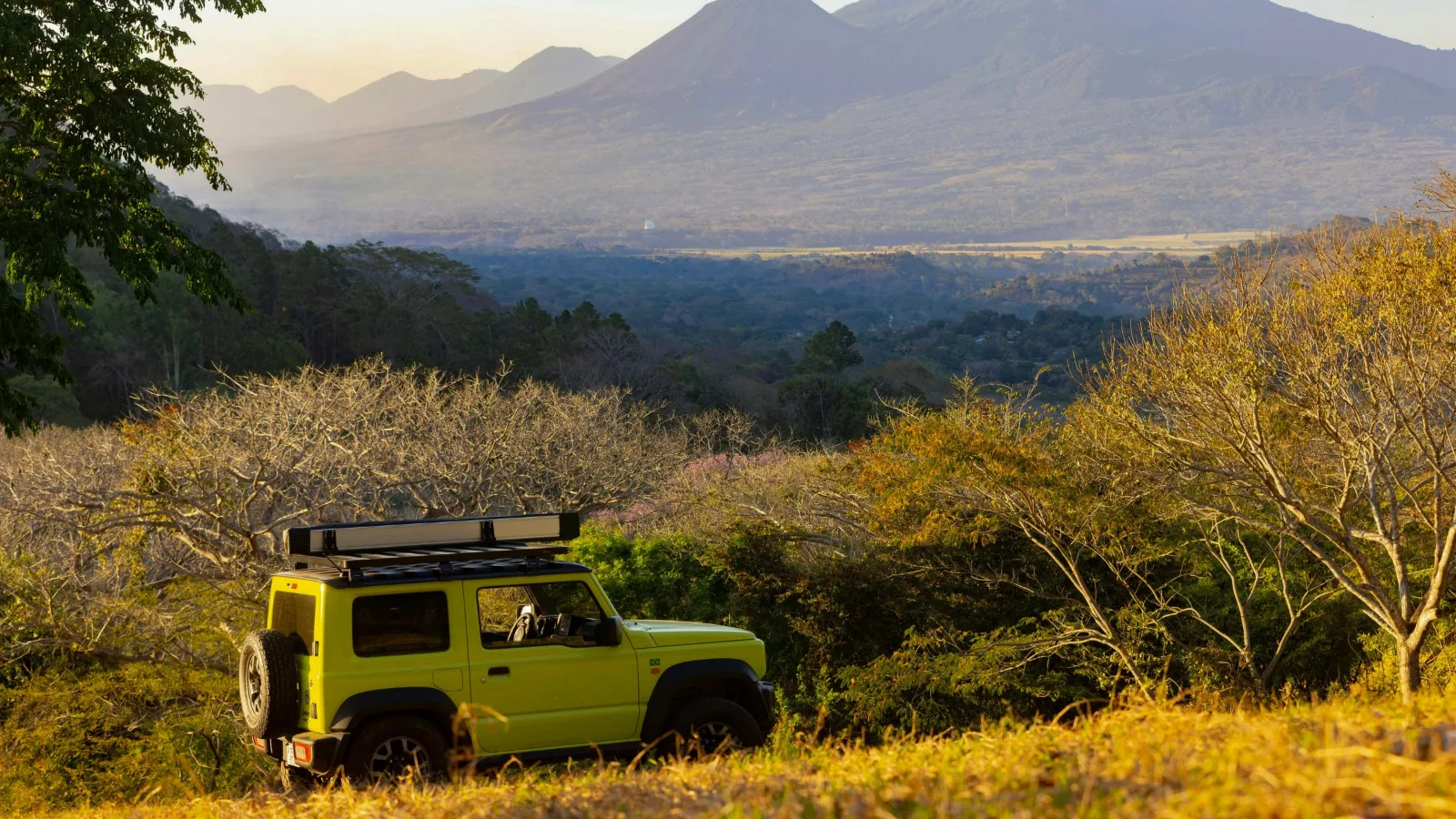 Suzuki Jimny JB74 pe drum de munte